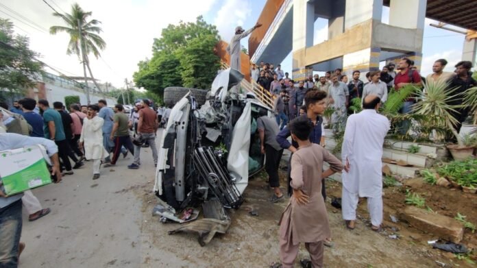 Karachi car accident-karsaz road